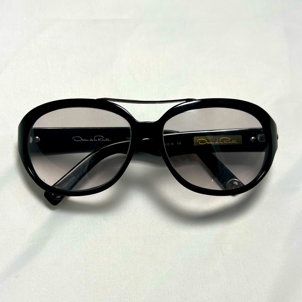 O by Oscar de la Renta Sunglasses Black - Frames Only